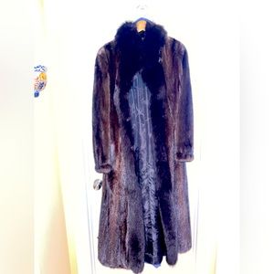 Henig brand Mink coat size xl ( female mink)